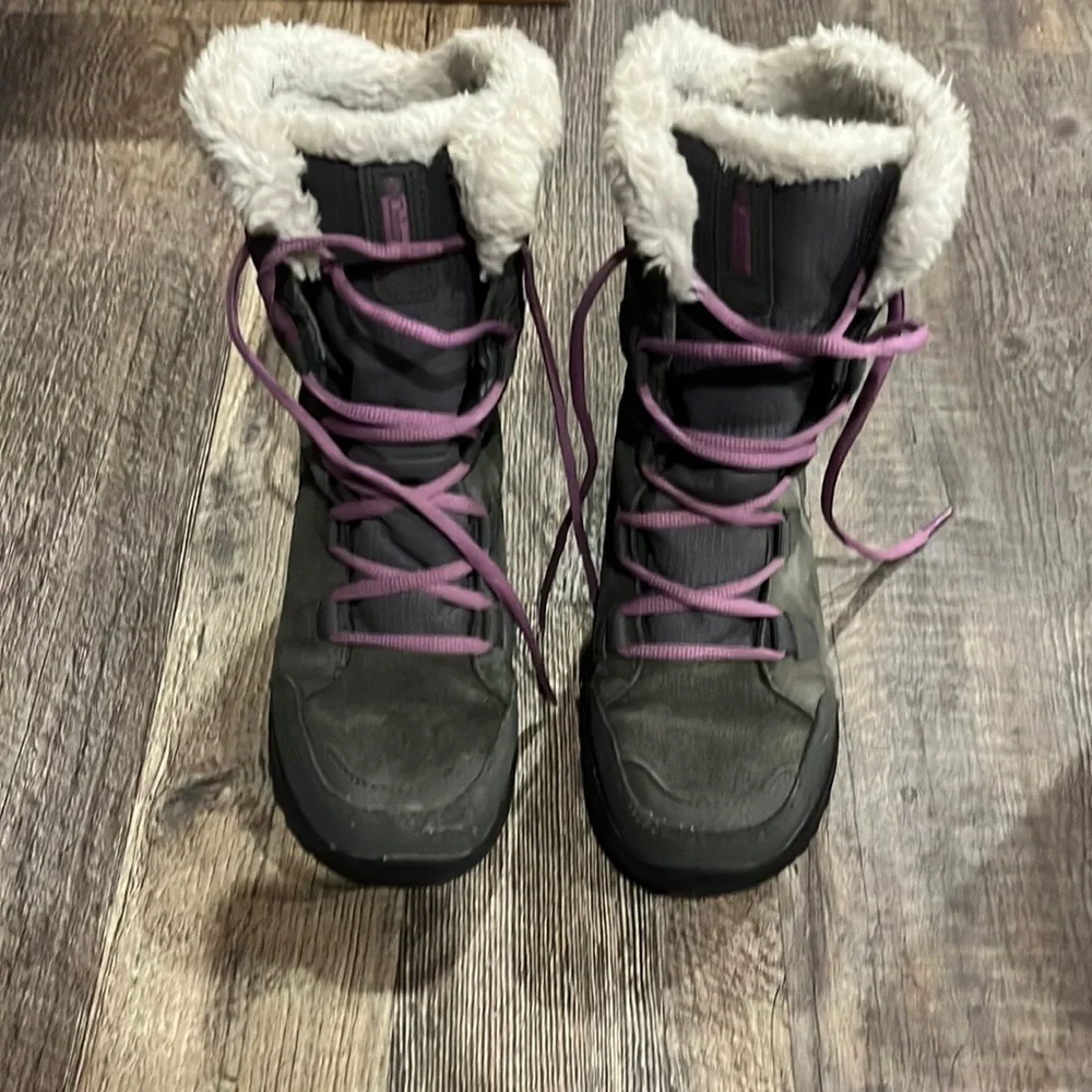 Women winter lace up boots. Size 6.5 - Picture 1 of 3
